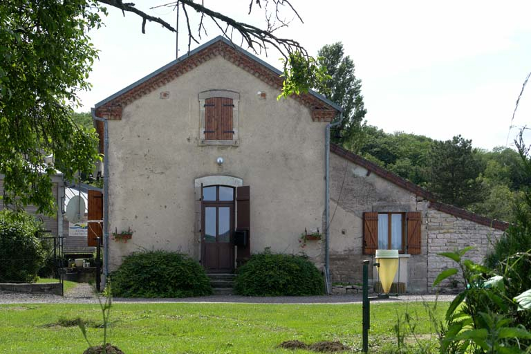 Maison de garde, élévation principale. © Alain Morelière / Région Bourgogne-Franche-Comté, Inventaire du patrimoine - 2007 Maison de garde, élévation principale. © Alain Morelière / Région Bourgogne-Franche-Comté, Inventaire du patrimoine - 2007