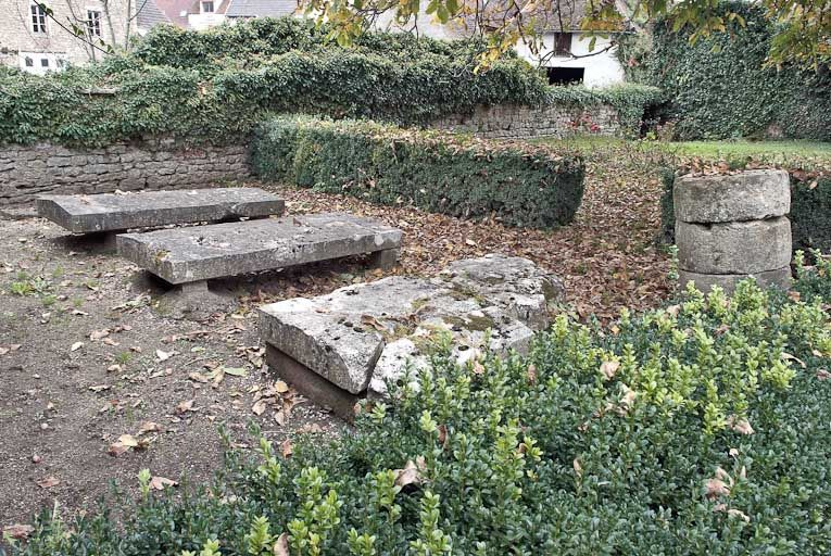 Ancien cimetière des hospitalières. © Jean-Luc Duthu / Région Bourgogne-Franche-Comté, Inventaire du patrimoine - 2008