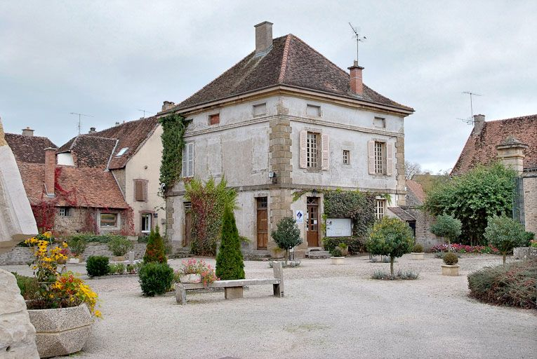 Pavillon dans la cour. © Jean-Luc Duthu / Région Bourgogne-Franche-Comté, Inventaire du patrimoine - 2008