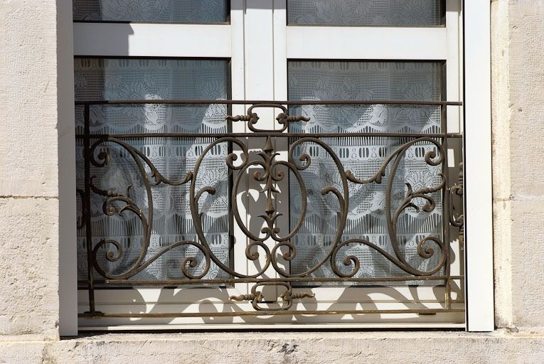 Ancien bâtiment des vieillards : détail d'un garde-corps. © Pierre-Marie Barbe-Richaud / Région Bourgogne-Franche-Comté, Inventaire du patrimoine - 2008