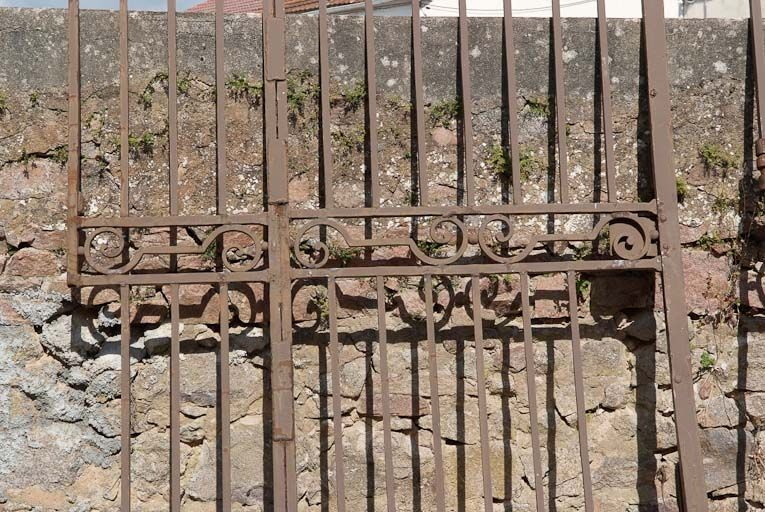 Ancien portail de la cour, détail. © Pierre-Marie Barbe-Richaud / Région Bourgogne-Franche-Comté, Inventaire du patrimoine - 2008