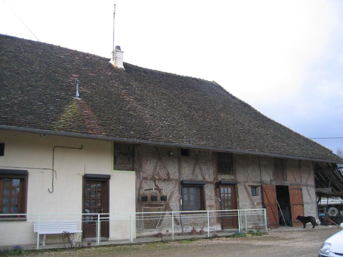 Vue d'ensemble de la façade du logis. © Gaëlle Prost / Région Bourgogne-Franche-Comté, Inventaire du patrimoine - 2008