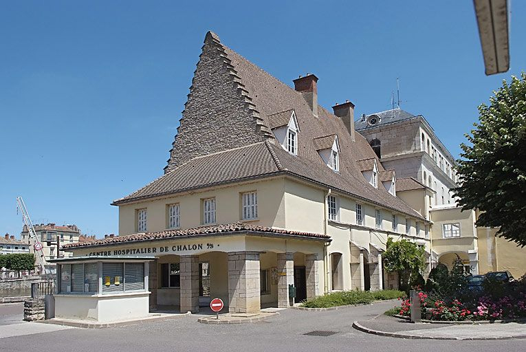 Entrée et corps de logis du 16e siècle. © Thierry Kuntz / Région Bourgogne-Franche-Comté, Inventaire du patrimoine - 2008