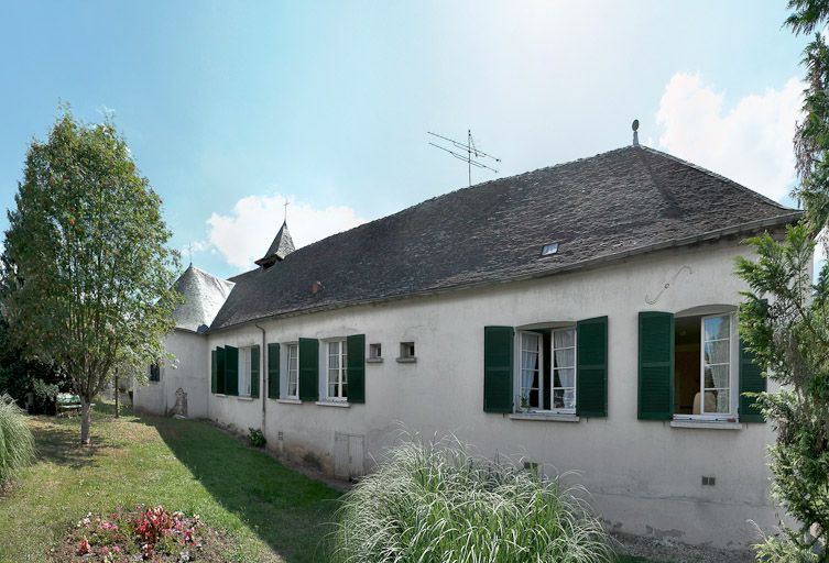 Bâtiment principal : élévation postérieure de trois-quarts. © Pierre-Marie Barbe-Richaud / Région Bourgogne-Franche-Comté, Inventaire du patrimoine - 2008