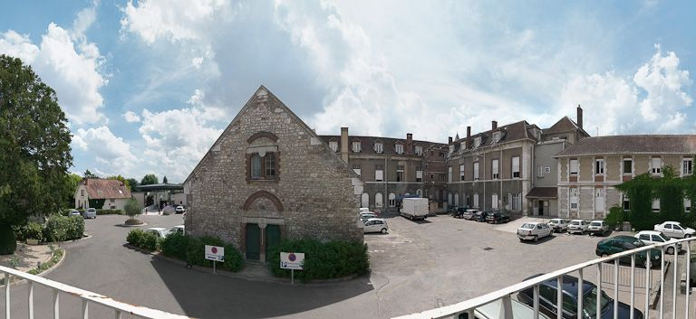 Petite construction, vestige du 1er hôpital : mur-pignon nord. © Pierre-Marie Barbe-Richaud / Région Bourgogne-Franche-Comté, Inventaire du patrimoine - 2008