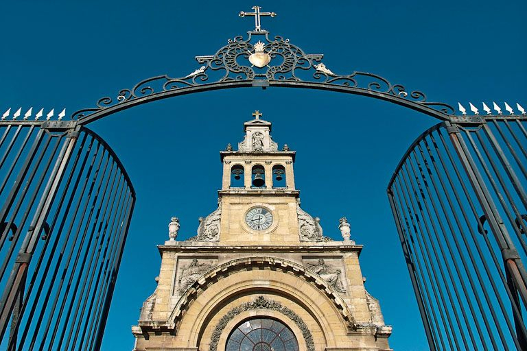 Partie supérieure, façade de la chapelle et grille d'entrée. © Jean-Luc Duthu / Région Bourgogne-Franche-Comté, Inventaire du patrimoine - 2009