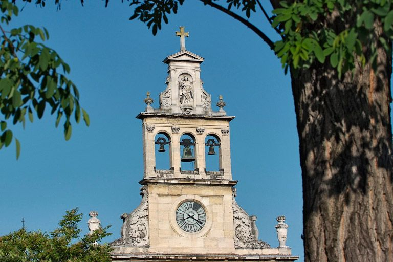 Couronnement de la façade de la chapelle. © Jean-Luc Duthu / Région Bourgogne-Franche-Comté, Inventaire du patrimoine - 2009