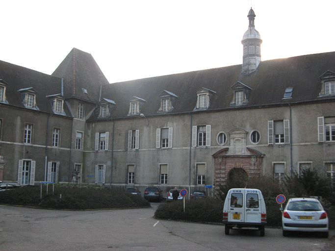 Vue de la cour. © GRAHAL, ML / Région Bourgogne-Franche-Comté, Inventaire du patrimoine - 2009