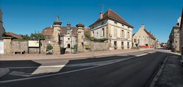 Vue d'ensemble depuis la rue. © Pierre-Marie Barbe-Richaud / Région Bourgogne-Franche-Comté, Inventaire du patrimoine - 2009