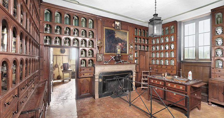 Pharmacie : pièce centrale. © Thierry Kuntz / Région Bourgogne-Franche-Comté, Inventaire du patrimoine - 2009