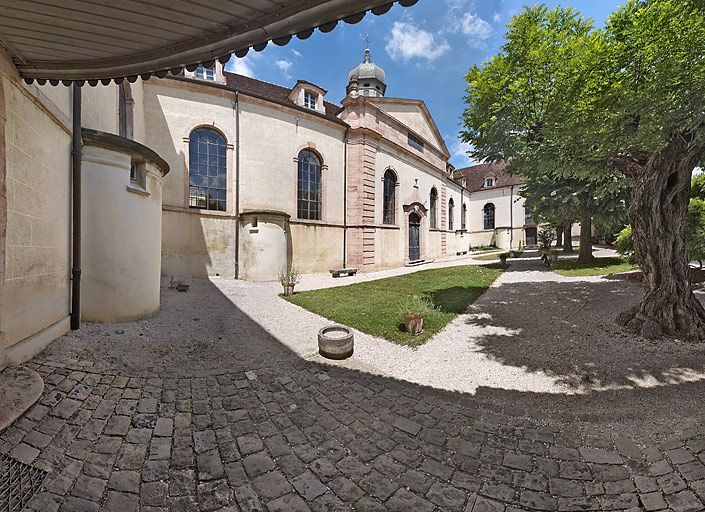 Cour principale rue du Capitaine Vic. © Thierry Kuntz / Région Bourgogne-Franche-Comté, Inventaire du patrimoine - 2009
