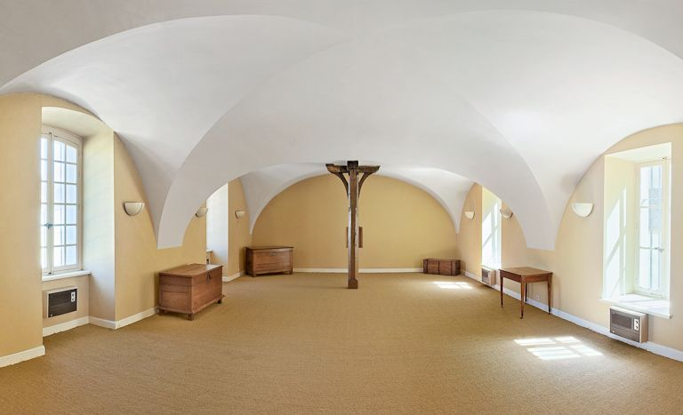 Salle du corps de bâtiment en retour sur l'aile ouest du côté de la cour de service. © Pierre-Marie Barbe-Richaud / Région Bourgogne-Franche-Comté, Inventaire du patrimoine - 2009