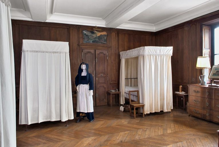 Ancienne chambre payante dite infirmerie des soeurs. © Jean-Luc Duthu / Région Bourgogne-Franche-Comté, Inventaire du patrimoine - 2009