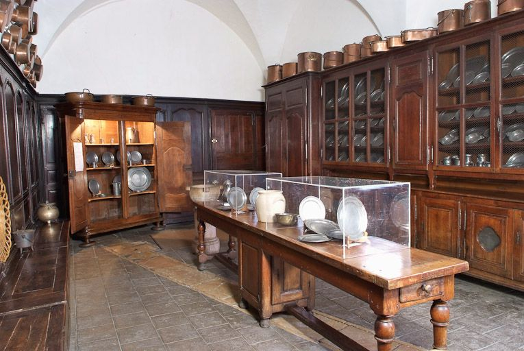 Couloir des cuisines dit salle des étains. © Jean-Luc Duthu / Région Bourgogne-Franche-Comté, Inventaire du patrimoine - 2009