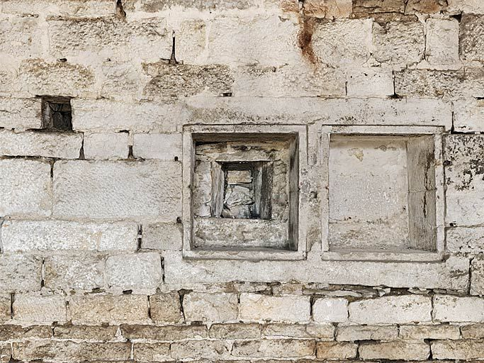 Ancienne chapelle : pièce donnant côté cour ; détail d'une niche. © Thierry Kuntz / Région Bourgogne-Franche-Comté, Inventaire du patrimoine - 2010