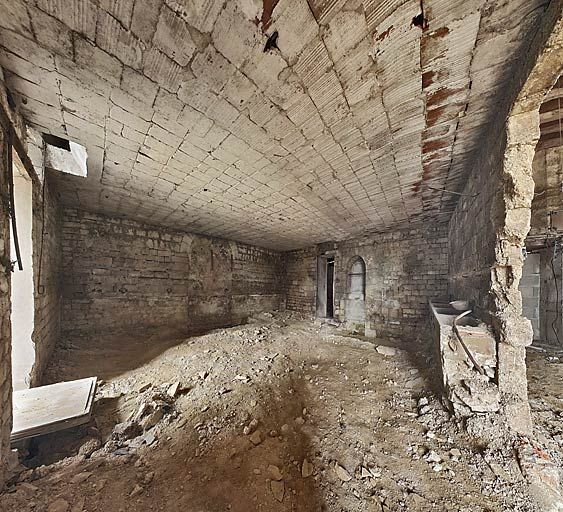 Ancienne chapelle : vue de la pièce derrière le portail. © Thierry Kuntz / Région Bourgogne-Franche-Comté, Inventaire du patrimoine - 2010