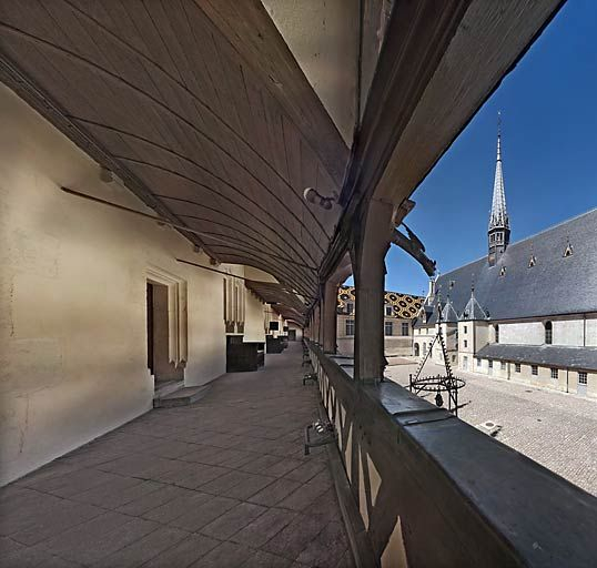 Galerie haute de la grande aile sur cour. © Thierry Kuntz / Région Bourgogne-Franche-Comté, Inventaire du patrimoine - 2010