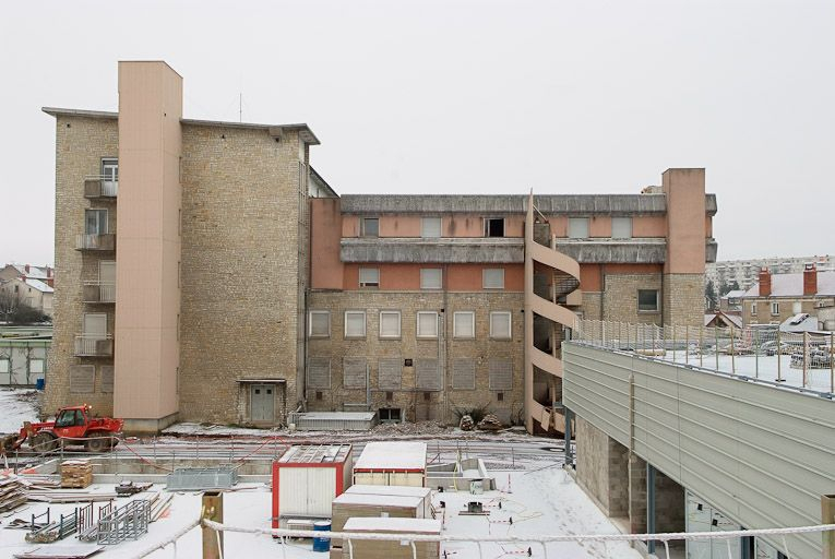 Aile postérieure du Bâtiment Inconnu (service de radiologie) : vue vers le Nord. © Pierre-Marie Barbe-Richaud / Région Bourgogne-Franche-Comté, Inventaire du patrimoine - 2010