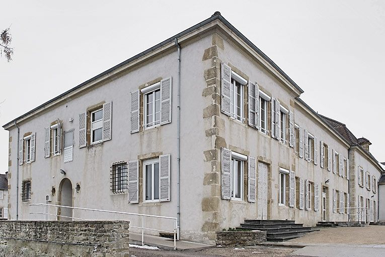 Bâtiment donnant sur la rue de la Gare, corps gauche. © Thierry Kuntz / Région Bourgogne-Franche-Comté, Inventaire du patrimoine - 2010