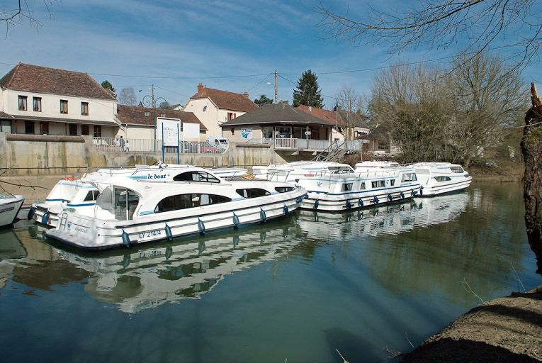 Le port de plaisance de Branges. Bateaux de plaisance. © Jean-Luc Duthu / Région Bourgogne-Franche-Comté, Inventaire du patrimoine - 2010