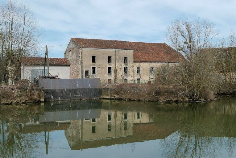 Vue d'ensemble des moulins de Branges, prise d'amont. © Jean-Luc Duthu / Région Bourgogne-Franche-Comté, Inventaire du patrimoine - 2010