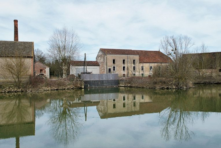 Vue d'ensemble des moulins de Branges, prise d'amont. © Jean-Luc Duthu / Région Bourgogne-Franche-Comté, Inventaire du patrimoine - 2010