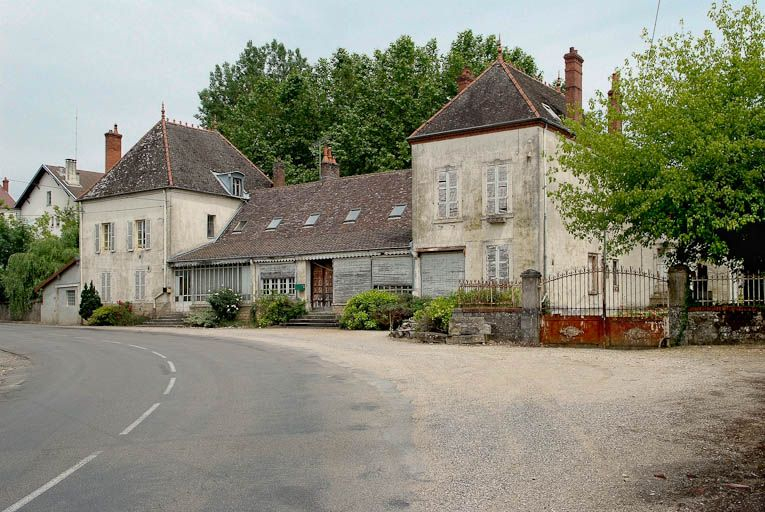 Bâtiment administratif ou logement patronal lié aux moulins. © Jean-Luc Duthu / Région Bourgogne-Franche-Comté, Inventaire du patrimoine - 2010