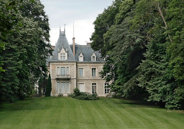 Une grande demeure sur la rive droite de la Seille est connue sous le nom de Château de la Motte. Elle date de la deuxième moitié du 19e siècle. © Jean-Luc Duthu / Région Bourgogne-Franche-Comté, Inventaire du patrimoine - 2010