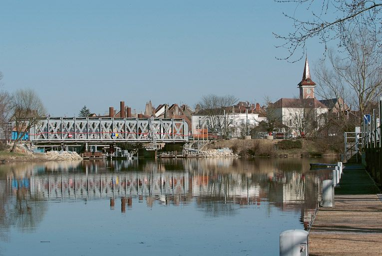 Ancien pont de chemin de fer, vu d'amont. © Jean-Luc Duthu / Région Bourgogne-Franche-Comté, Inventaire du patrimoine - 2010