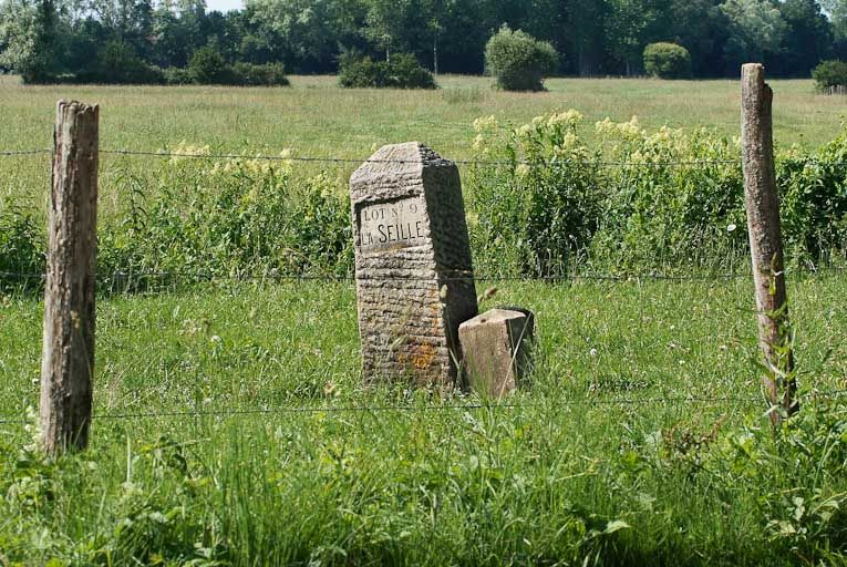 Bornes. © Jean-Luc Duthu / Région Bourgogne-Franche-Comté, Inventaire du patrimoine - 2010