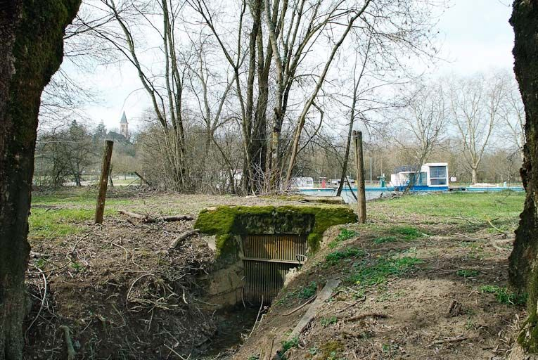 Aqueduc de la Rampe, avec la Seille en fond. © Jean-Luc Duthu / Région Bourgogne-Franche-Comté, Inventaire du patrimoine - 2010