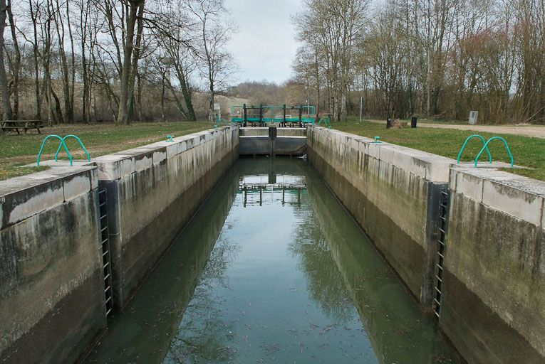 Sas de l'écluse. © Jean-Luc Duthu / Région Bourgogne-Franche-Comté, Inventaire du patrimoine - 2010