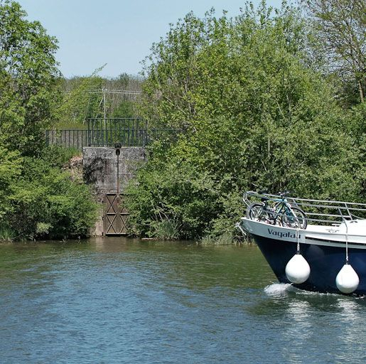 Vanne de l'aqueduc, Seille au premier plan. © Jean-Luc Duthu / Région Bourgogne-Franche-Comté, Inventaire du patrimoine - 2010