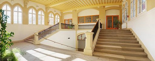 Escalier desservant une des ailes. © Pierre-Marie Barbe-Richaud / Région Bourgogne-Franche-Comté, Inventaire du patrimoine - 2010 Escalier desservant une des ailes. © Pierre-Marie Barbe-Richaud / Région Bourgogne-Franche-Comté, Inventaire du patrimoine - 2010