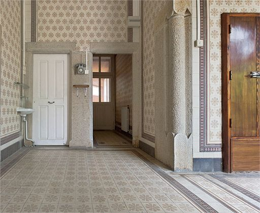 Extrémité droite de la galerie du corps central. © Pierre-Marie Barbe-Richaud / Région Bourgogne-Franche-Comté, Inventaire du patrimoine - 2010 Extrémité droite de la galerie du corps central. © Pierre-Marie Barbe-Richaud / Région Bourgogne-Franche-Comté, Inventaire du patrimoine - 2010