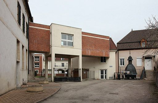 Passage couvert moderne, à l'est du bâtiment sur rue. © Alain Morelière / Région Bourgogne-Franche-Comté, Inventaire du patrimoine - 2011