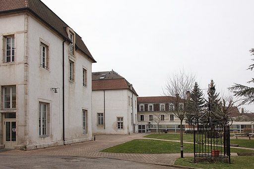 Puits et ailes sur jardin. © Alain Morelière / Région Bourgogne-Franche-Comté, Inventaire du patrimoine - 2011