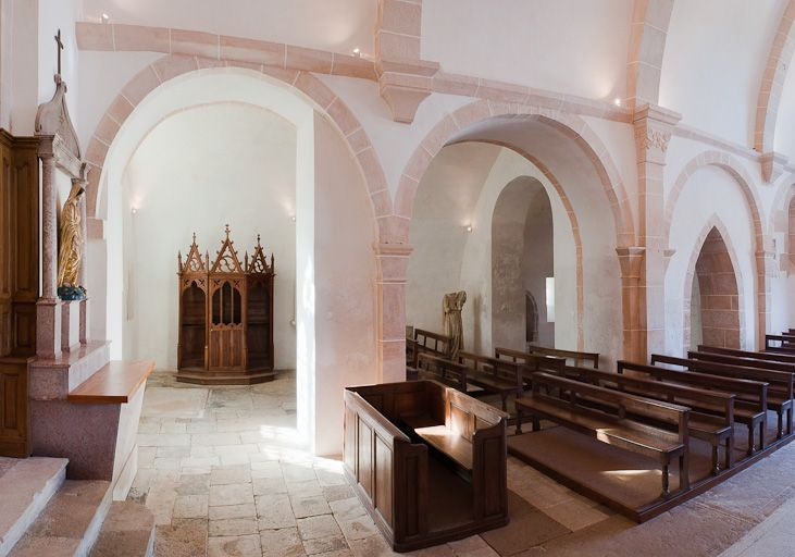Bas-côté droit et banc de la nef. © Pierre-Marie Barbe-Richaud / Région Bourgogne-Franche-Comté, Inventaire du patrimoine - 2011