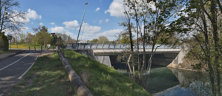 Pont moderne remplaçant le pont ancien sur l'écluse 54 S : vue d'aval. © Thierry Kuntz / Région Bourgogne-Franche-Comté, Inventaire du patrimoine - 2011