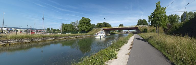 Le pont dans son environnement. © Thierry Kuntz / Région Bourgogne-Franche-Comté, Inventaire du patrimoine - 2011