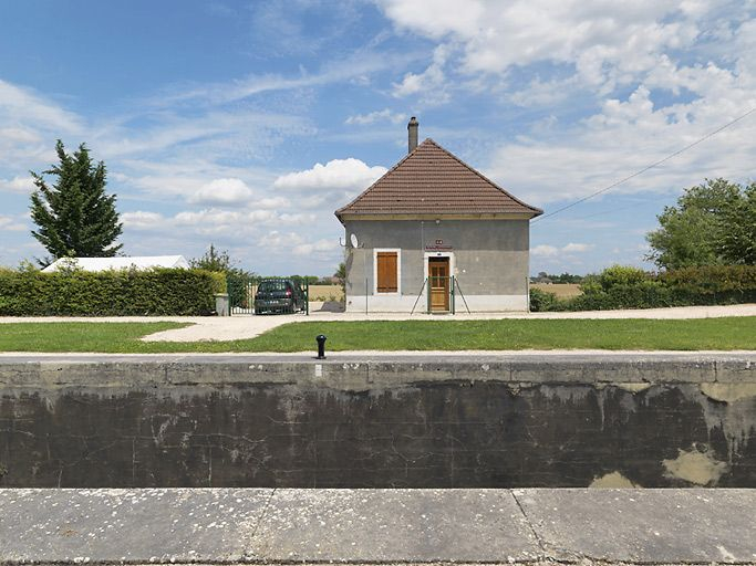 Maison éclusière vue de face. © Thierry Kuntz / Région Bourgogne-Franche-Comté, Inventaire du patrimoine - 2011