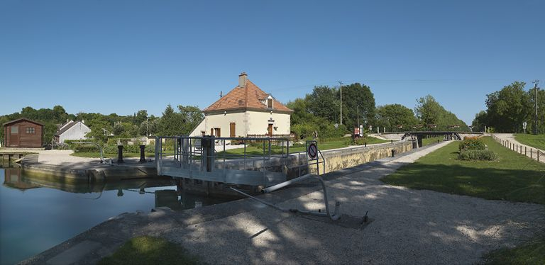 Vue d'ensemble prise d'amont. © Thierry Kuntz / Région Bourgogne-Franche-Comté, Inventaire du patrimoine - 2011