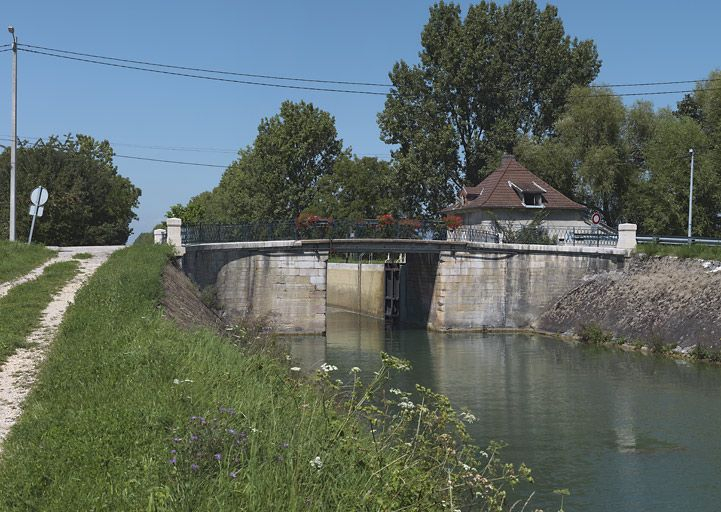 Vue d'aval. © Thierry Kuntz / Région Bourgogne-Franche-Comté, Inventaire du patrimoine - 2011