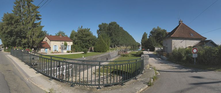 Vue d'ensemble du site, prise d'aval. © Thierry Kuntz / Région Bourgogne-Franche-Comté, Inventaire du patrimoine - 2011