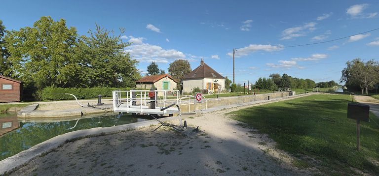 Vue d'ensemble, prise d'amont. © Thierry Kuntz / Région Bourgogne-Franche-Comté, Inventaire du patrimoine - 2011