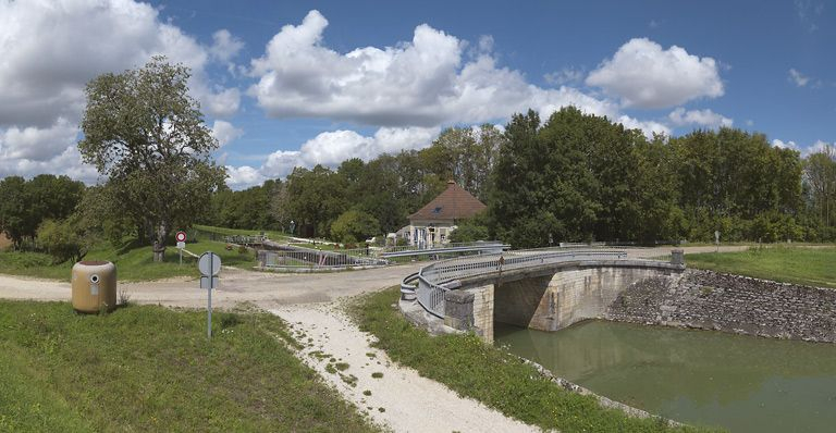 Vue d'ensemble du site, pris d'aval. © Thierry Kuntz / Région Bourgogne-Franche-Comté, Inventaire du patrimoine - 2011