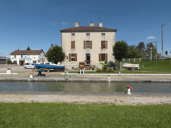 Maison éclusière vue de face. © Thierry Kuntz / Région Bourgogne-Franche-Comté, Inventaire du patrimoine - 2011