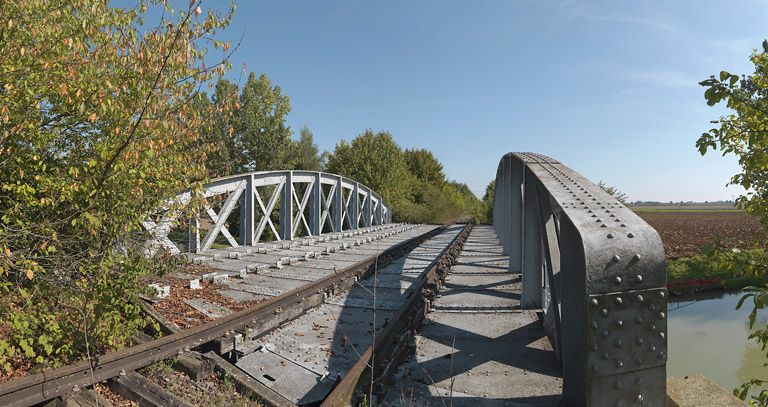 Détail du platelage : la voie ferrée restante est bien visible. © Thierry Kuntz / Région Bourgogne-Franche-Comté, Inventaire du patrimoine - 2011