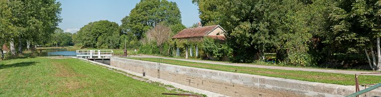 Vue du site d'écluse. © Pierre-Marie Barbe-Richaud / Région Bourgogne-Franche-Comté, Inventaire du patrimoine - 2011