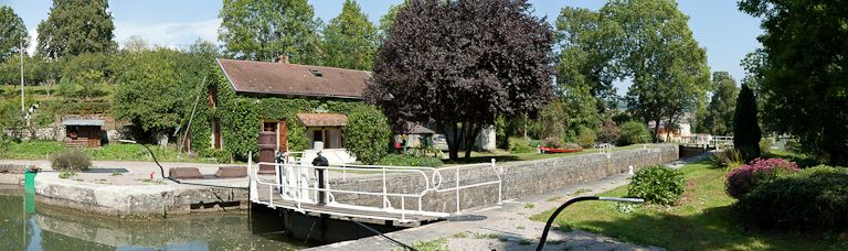 Vue du site d'écluse. © Pierre-Marie Barbe-Richaud / Région Bourgogne-Franche-Comté, Inventaire du patrimoine - 2011